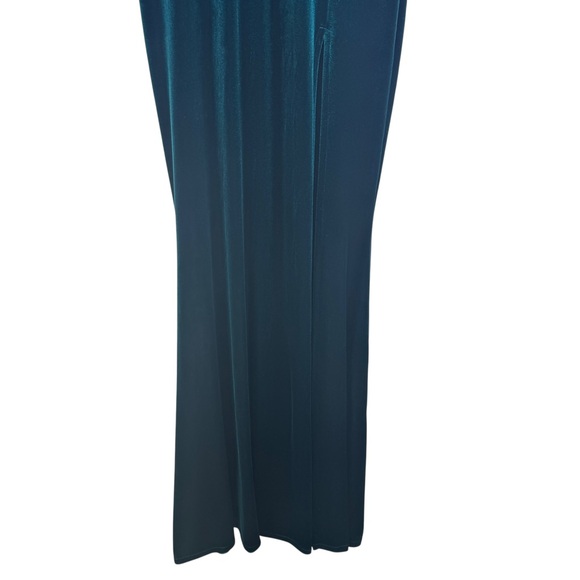 Lurelly Parisienne Velvet Floor Length Gown with Slit‎ Long Sleeve Formal Size 2 - Picture 6 of 16